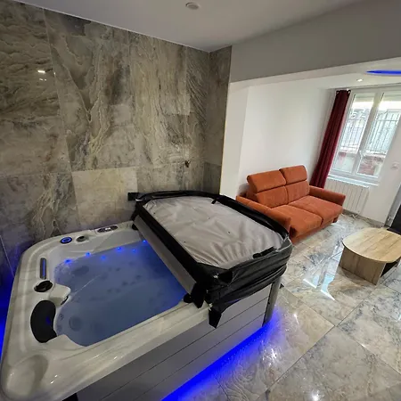 Le Saint-Amand - Jacuzzi Apartament *